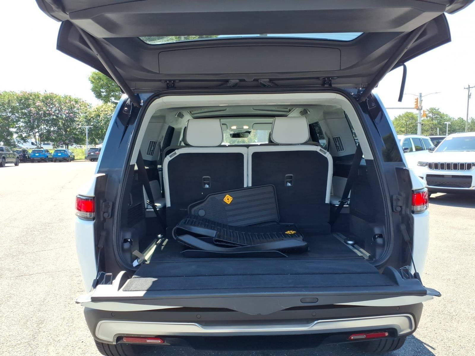 Used 2024 Rivian R1S Adventure AWD/4WD image 14