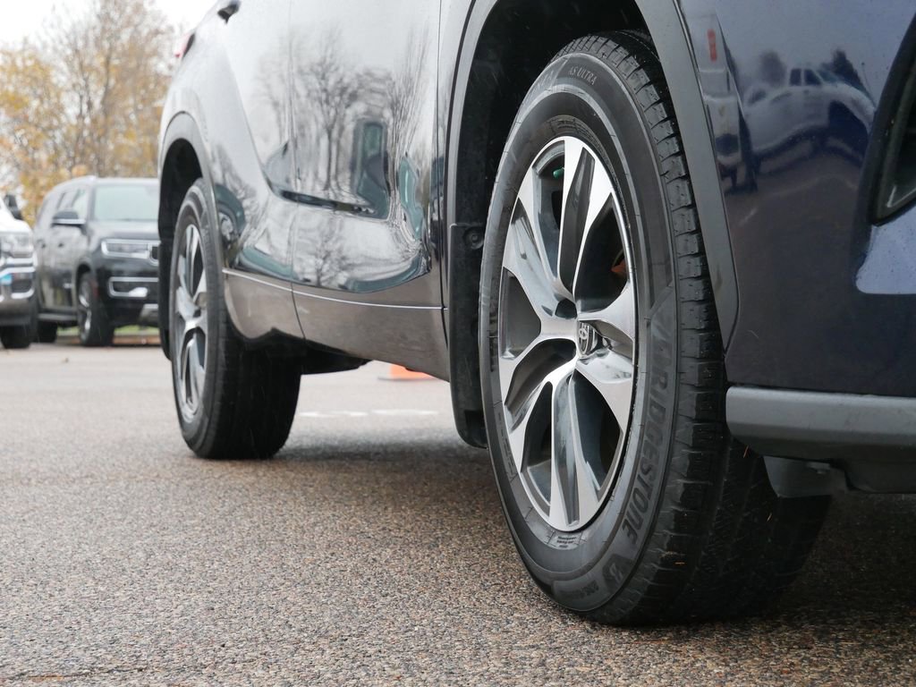 Used 2021 Toyota Highlander XLE image 6