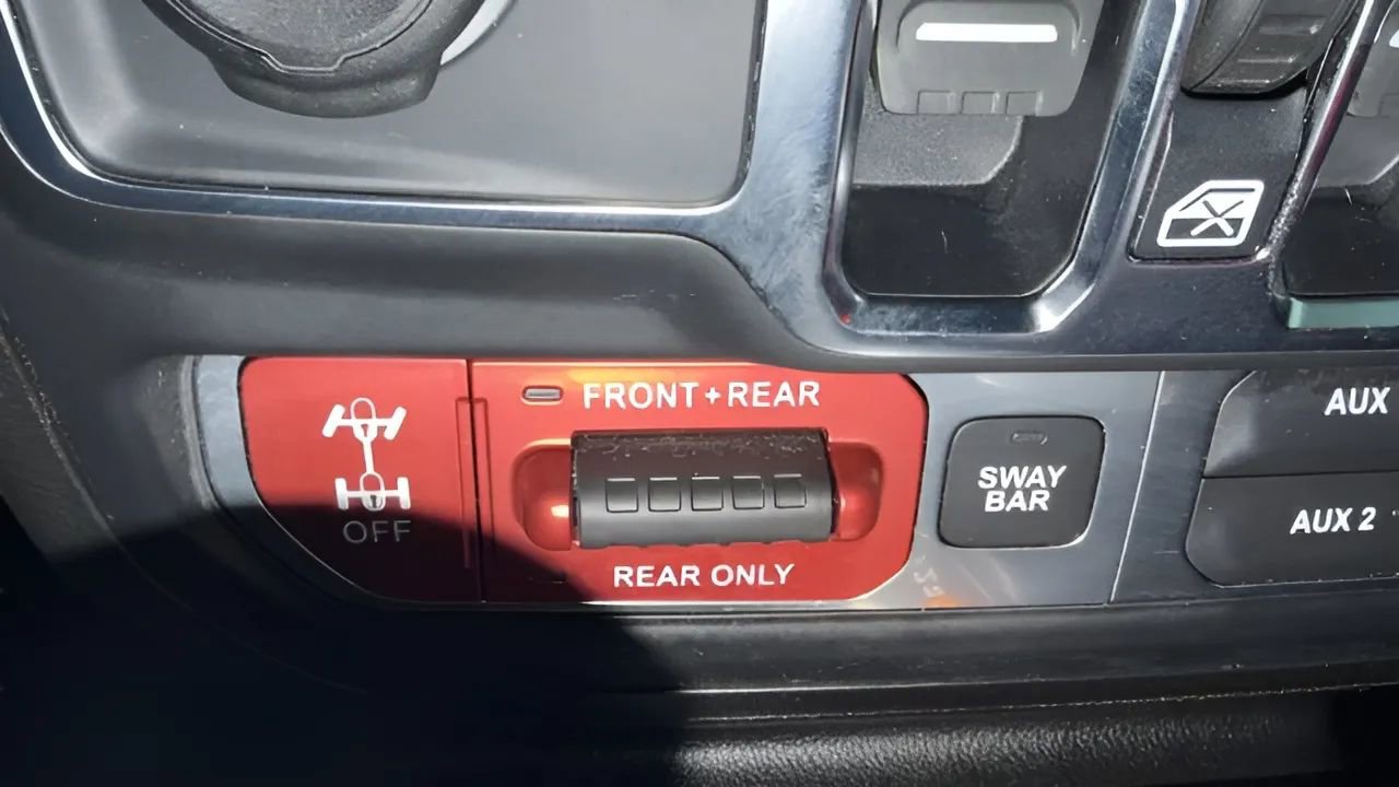 Used 2018 Jeep Wrangler Unlimited Rubicon image 50