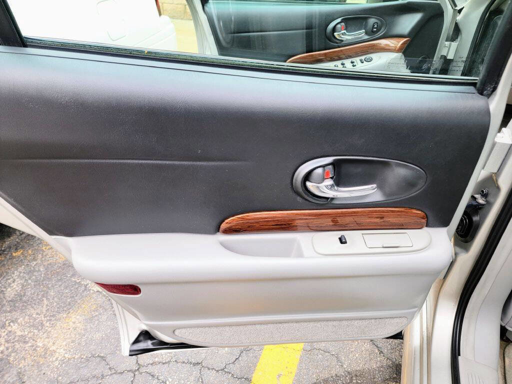 Used 2004 Buick Le Sabre Custom w/ Platinum Edition FWD image 14