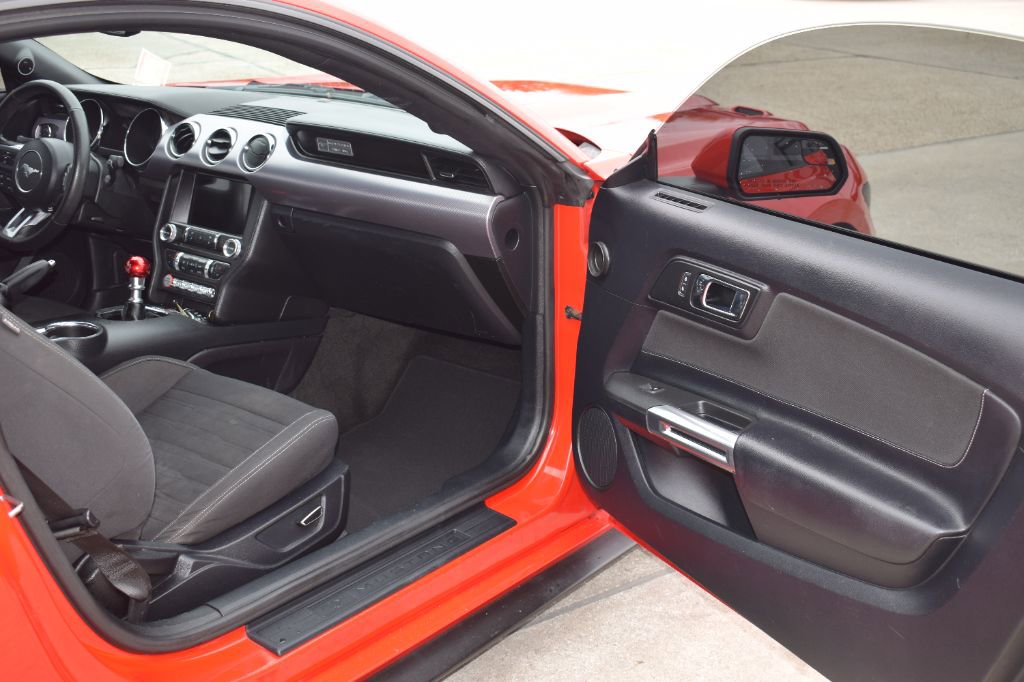 Used 2015 Ford Mustang GT image 10