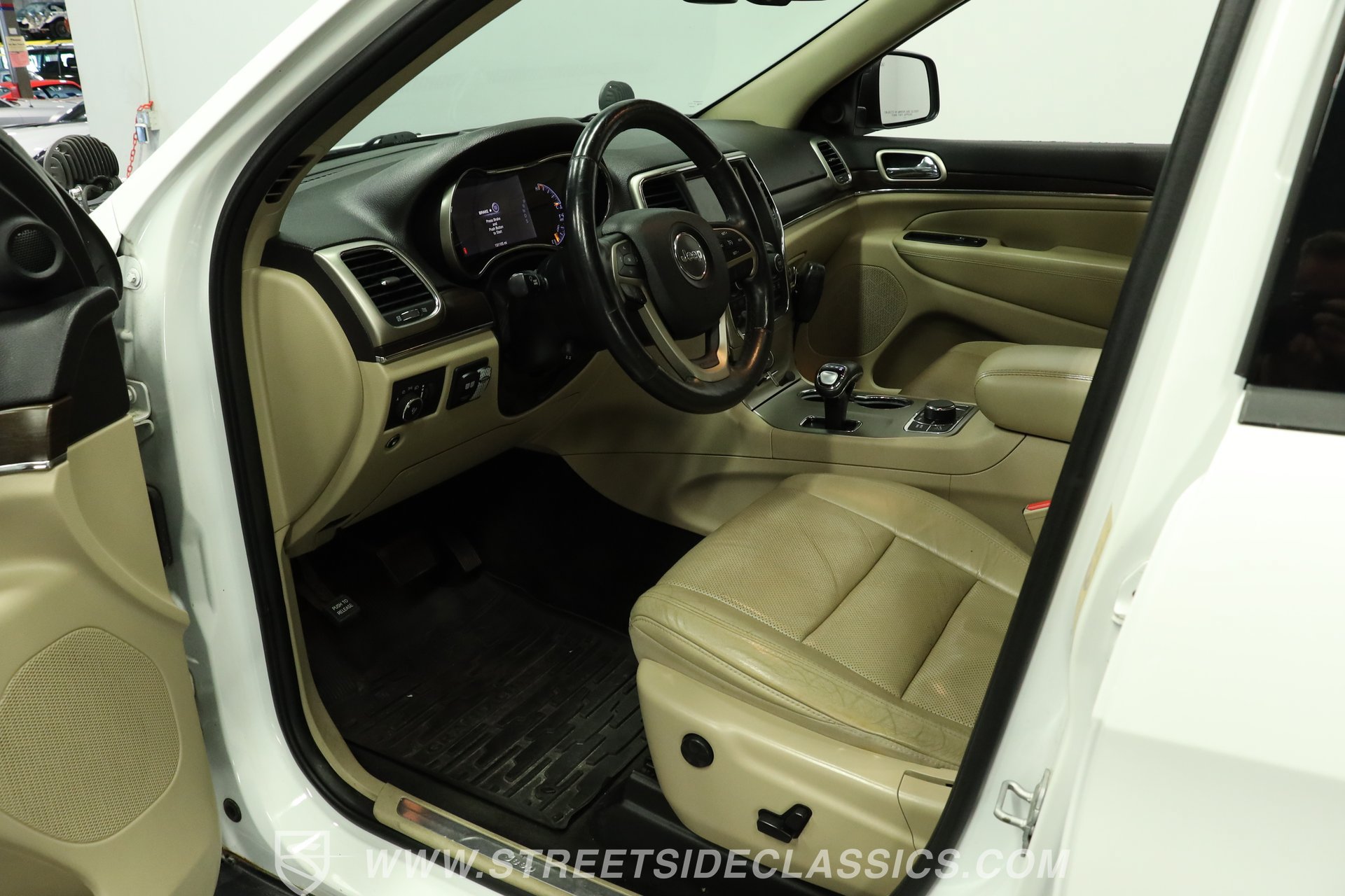 Used 2014 Jeep Grand Cherokee Limited w/ Luxury Group II AWD/4WD image 4