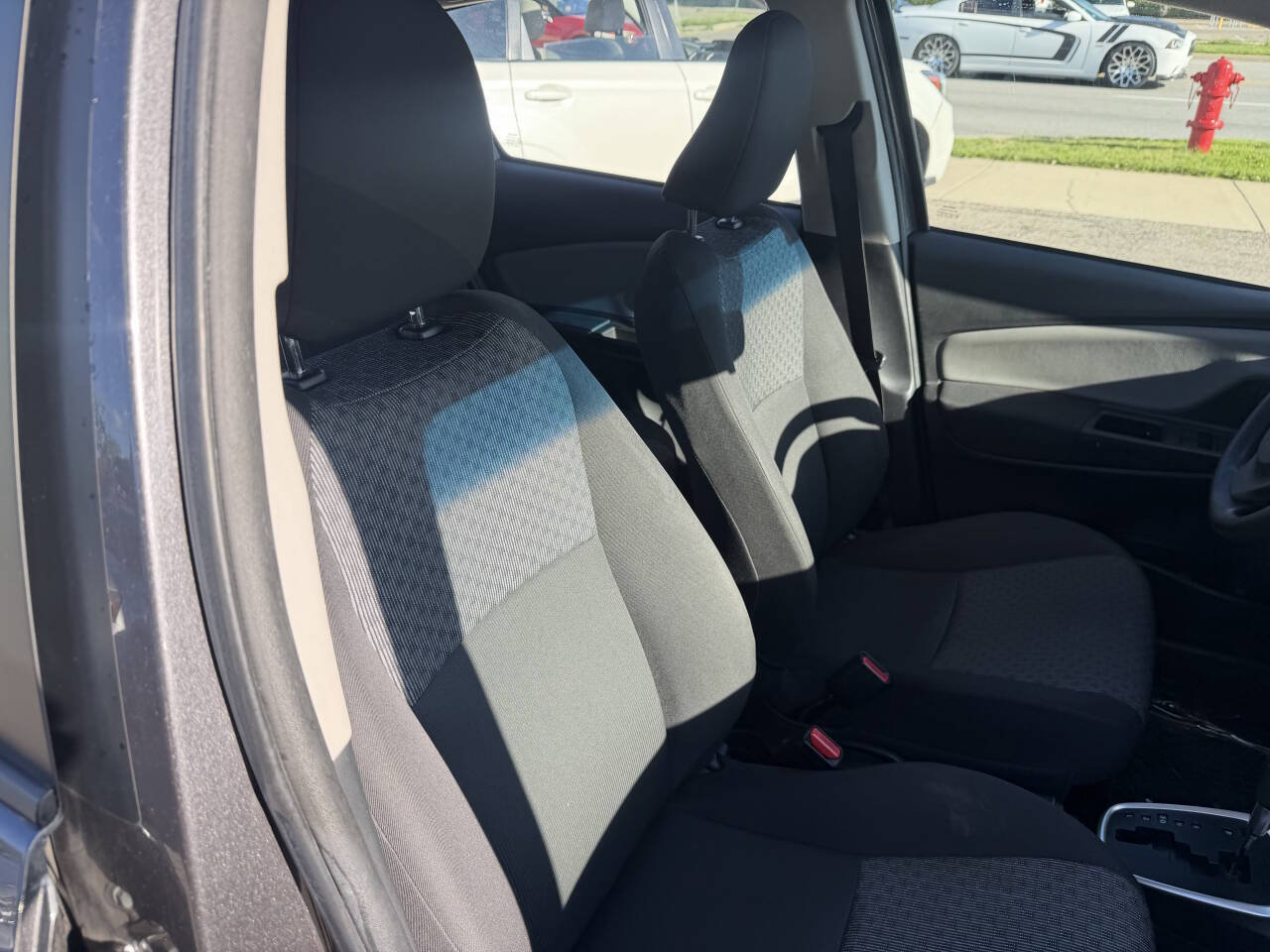 Used 2016 Toyota Yaris L FWD image 11