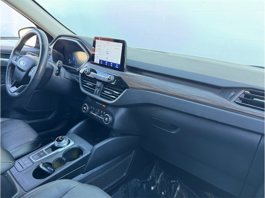 Used 2020 Ford Escape Titanium image 22