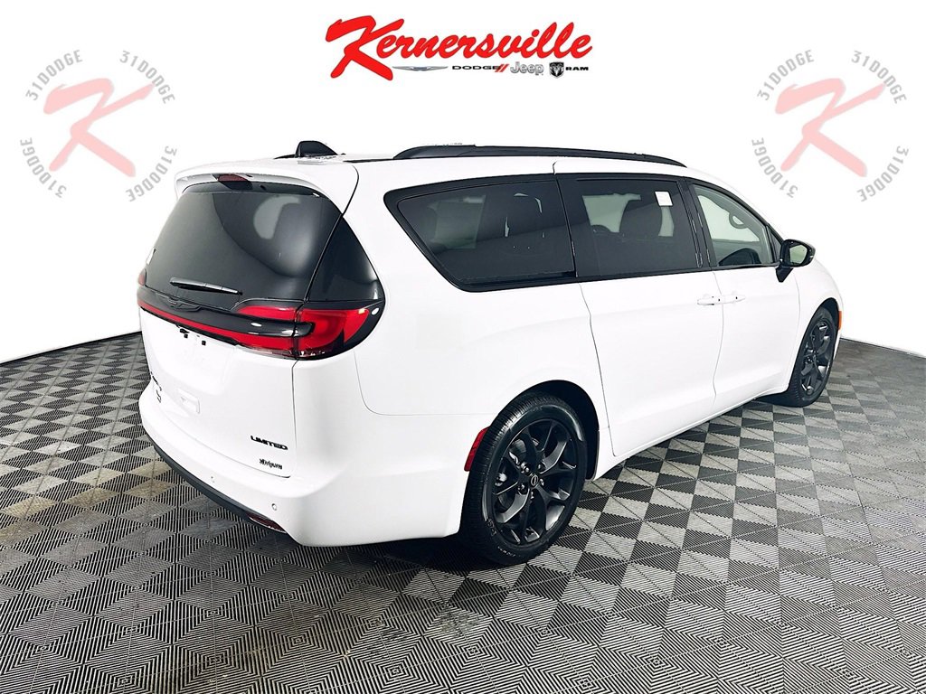 New 2026 Chrysler Pacifica Limited image 7