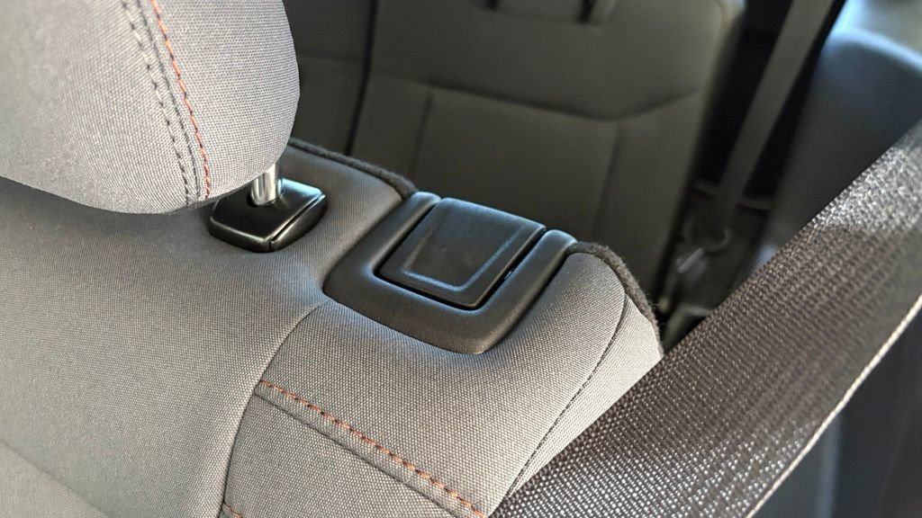 Used 2025 Ford Explorer Active AWD/4WD image 24
