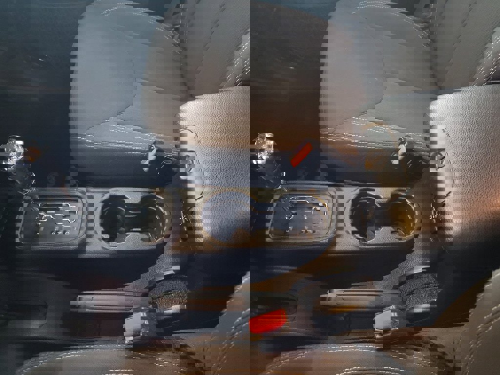 Used 2018 Jeep Wrangler Unlimited Rubicon w/ Connectivity Group image 26