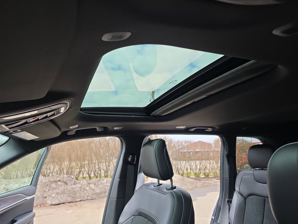 New 2026 Jeep Grand Cherokee Altitude image 30