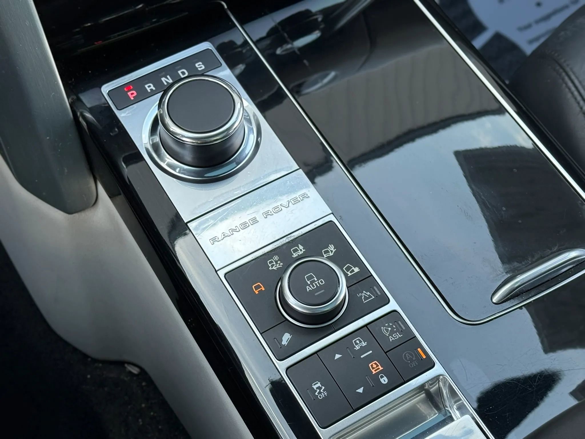 Used 2016 Land Rover Range Rover HSE image 22