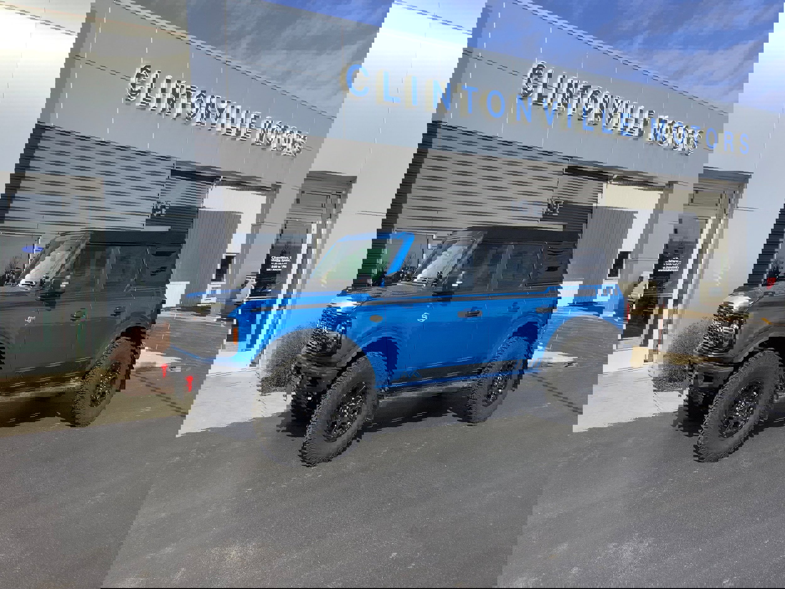 Used 2024 Ford Bronco Wildtrak image 1