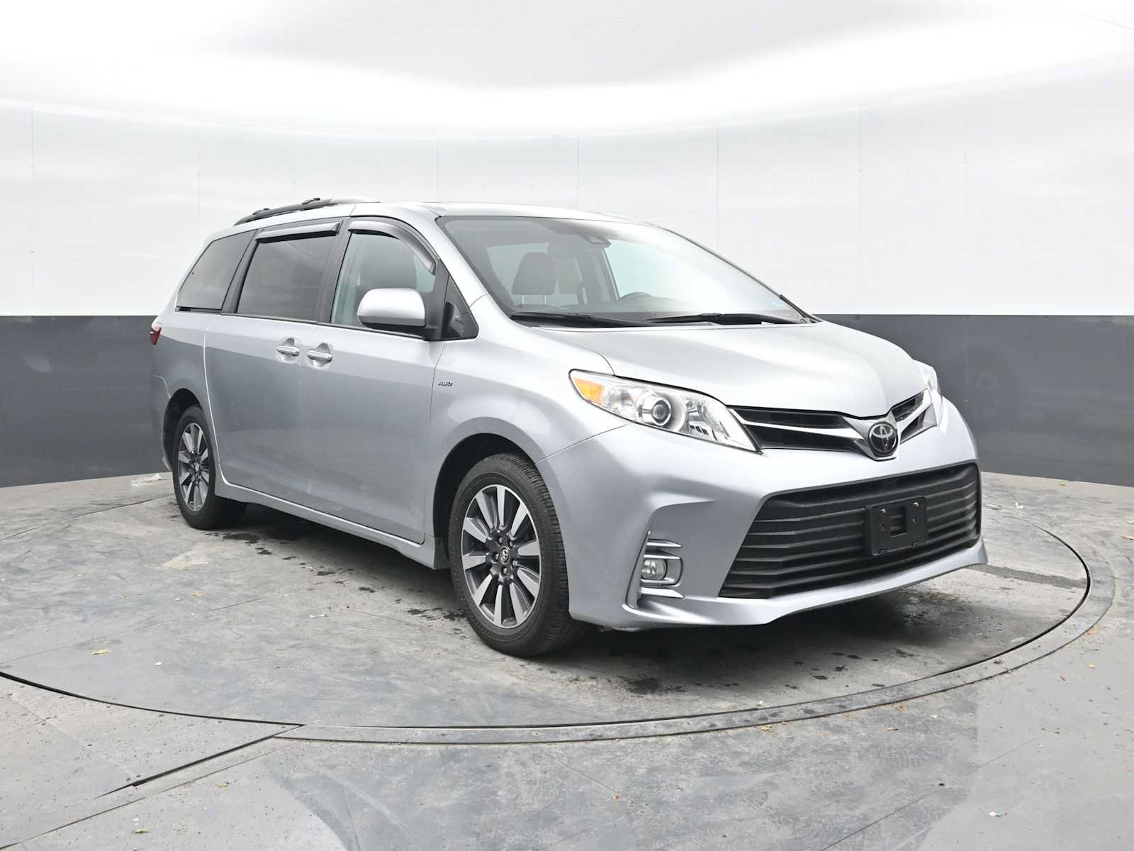 Used 2020 Toyota Sienna XLE w/ XLE Navigation Package AWD/4WD image 7