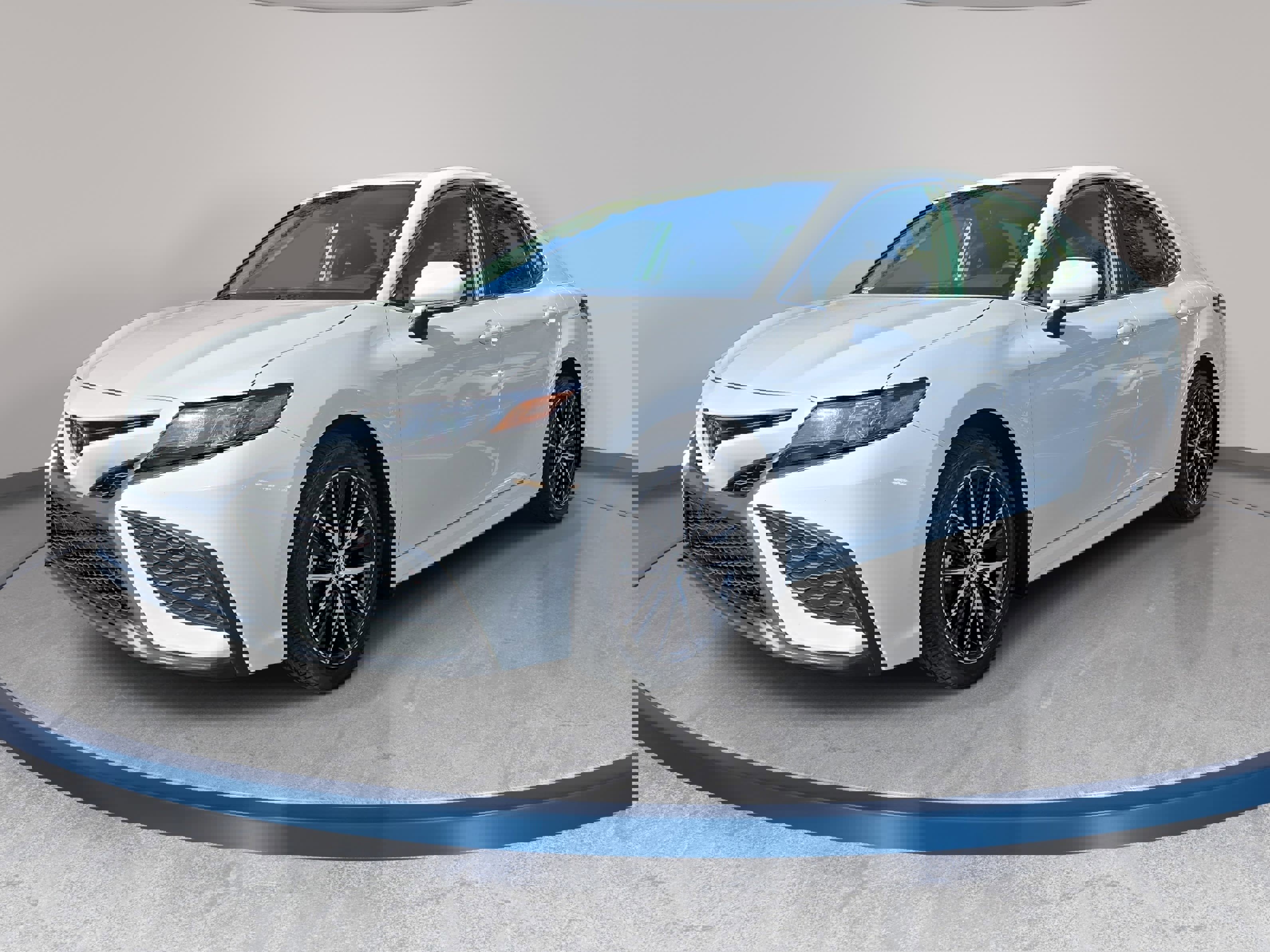 Used 2024 Toyota Camry SE w/ Cold Weather Package image 1