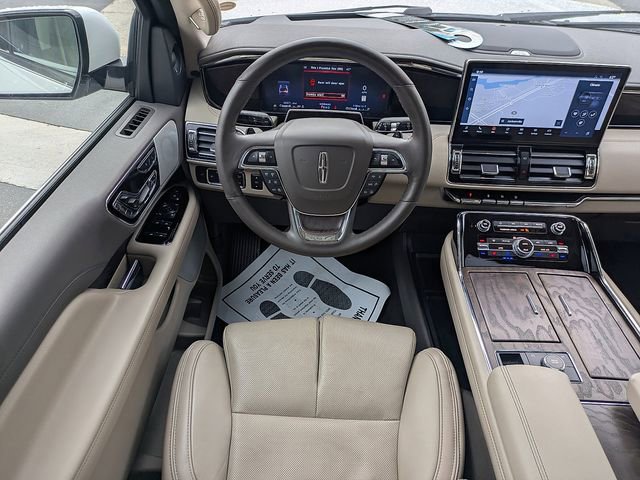 Used 2022 Lincoln Navigator Reserve image 15