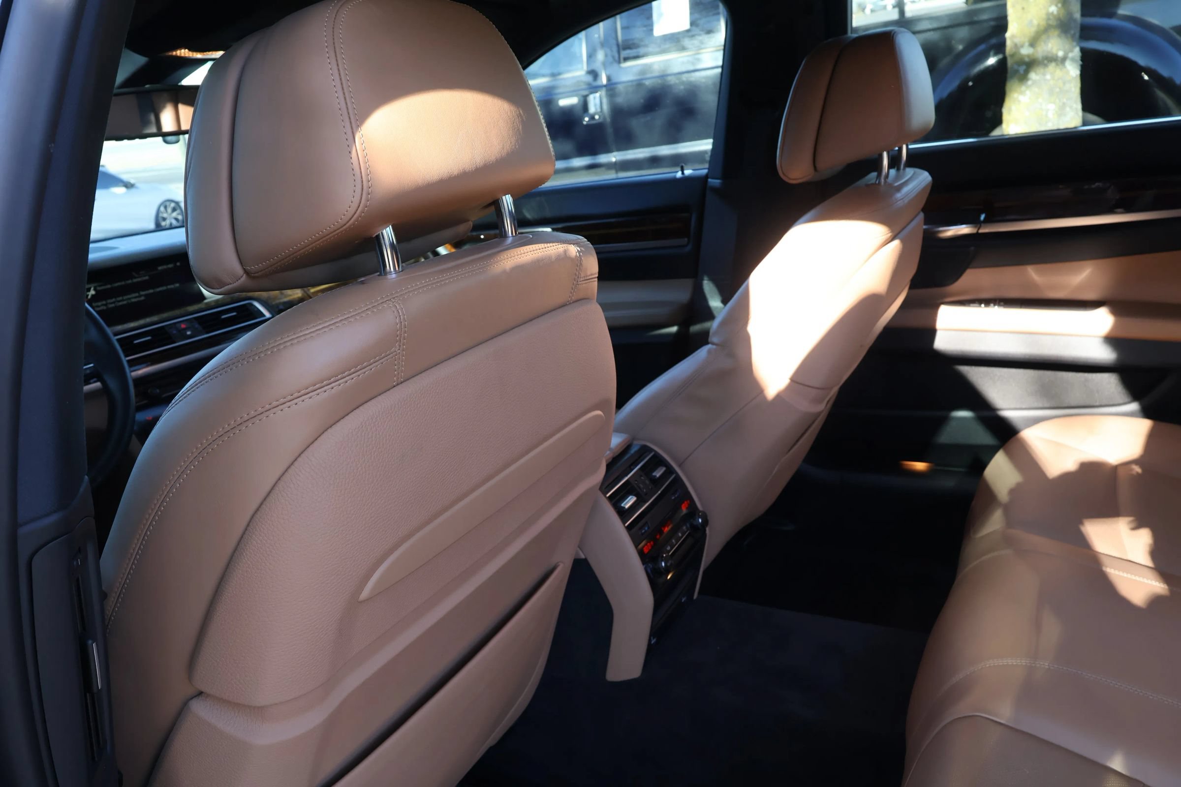 Used 2014 BMW 750Li RWD image 27