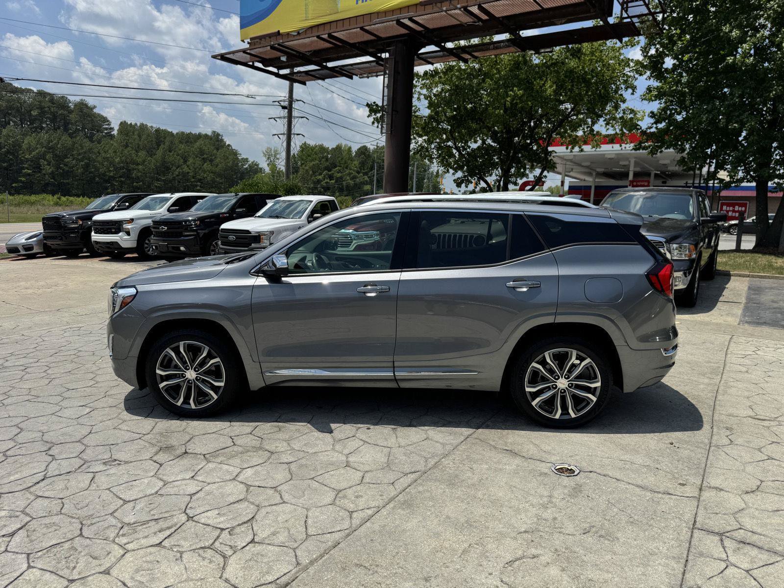 Used 2020 GMC Terrain Denali w/ Denali Premium Package AWD/4WD image 10