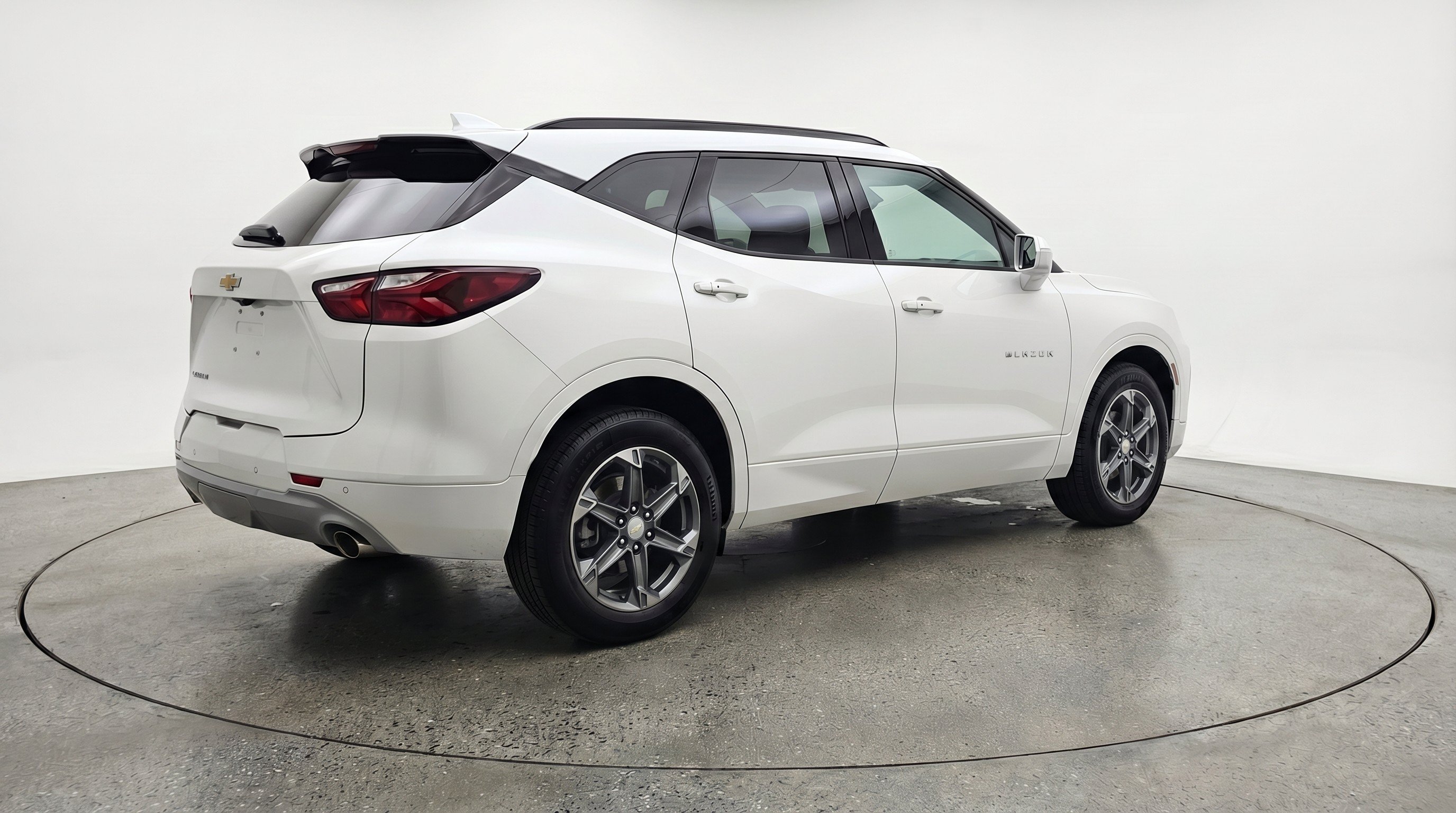 Used 2025 Chevrolet Blazer LT FWD image 9