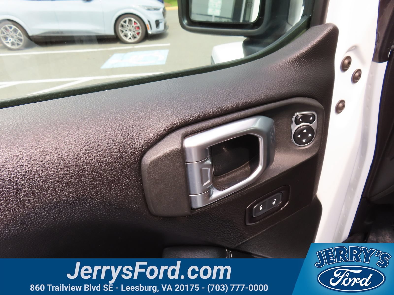 Used 2020 Jeep Wrangler Unlimited Sahara AWD/4WD image 13