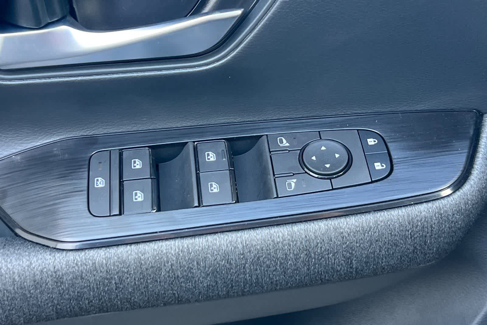 New 2026 Nissan Kicks SV AWD/4WD image 14
