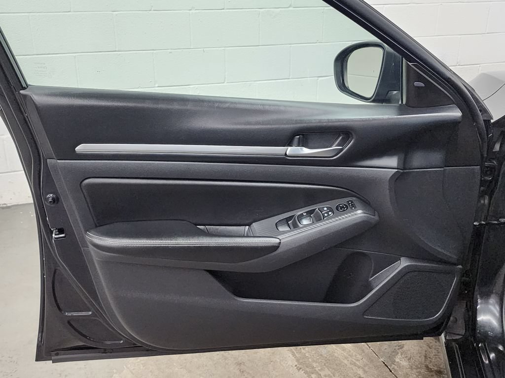 Used 2022 Nissan Altima 2.5 SV FWD image 9