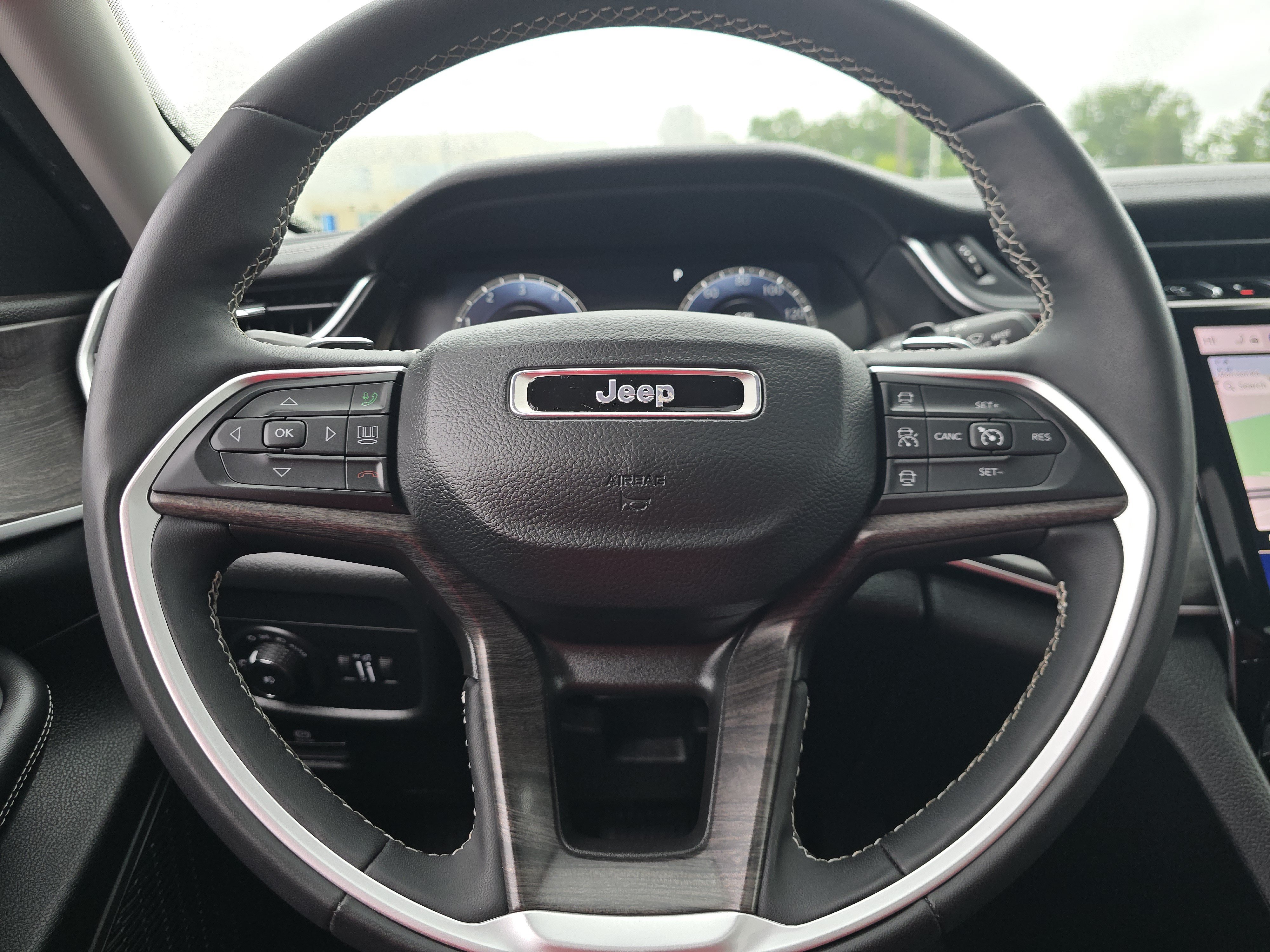 Used 2023 Jeep Grand Cherokee Limited AWD/4WD image 24