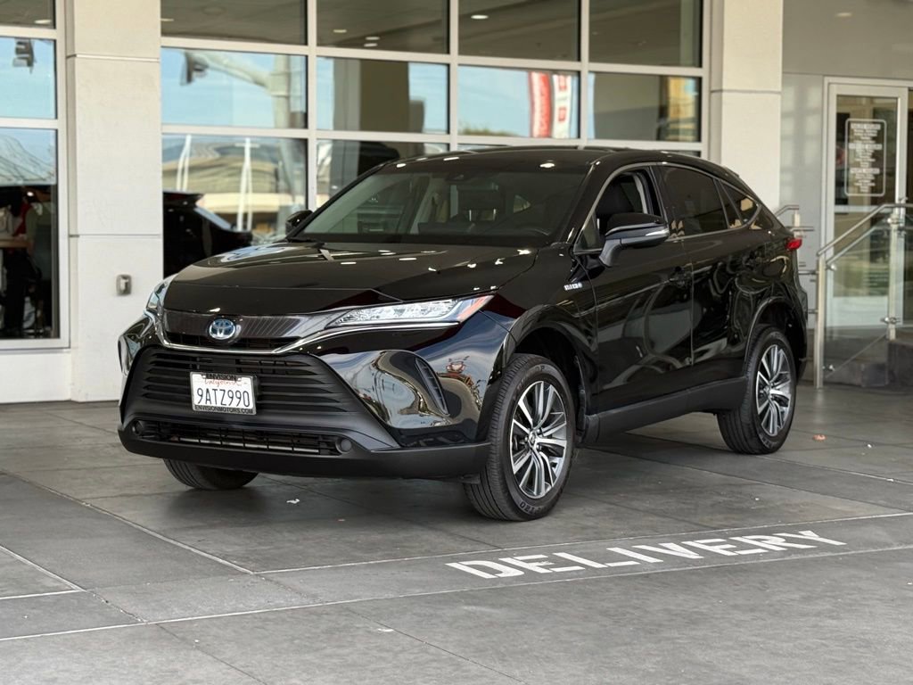 Certified 2021 Toyota Venza LE image 2