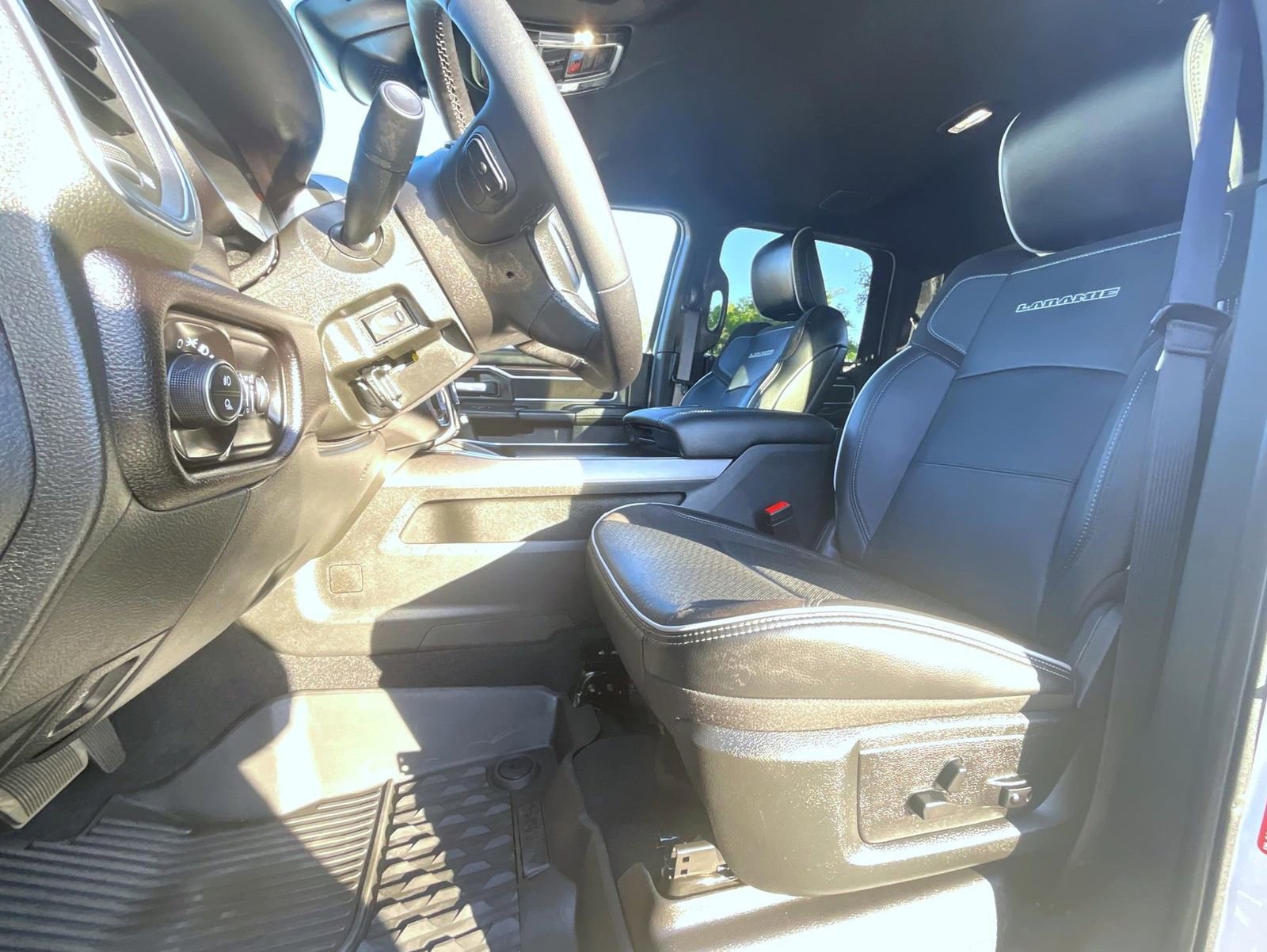 Used 2025 RAM 3500 Laramie AWD/4WD image 12