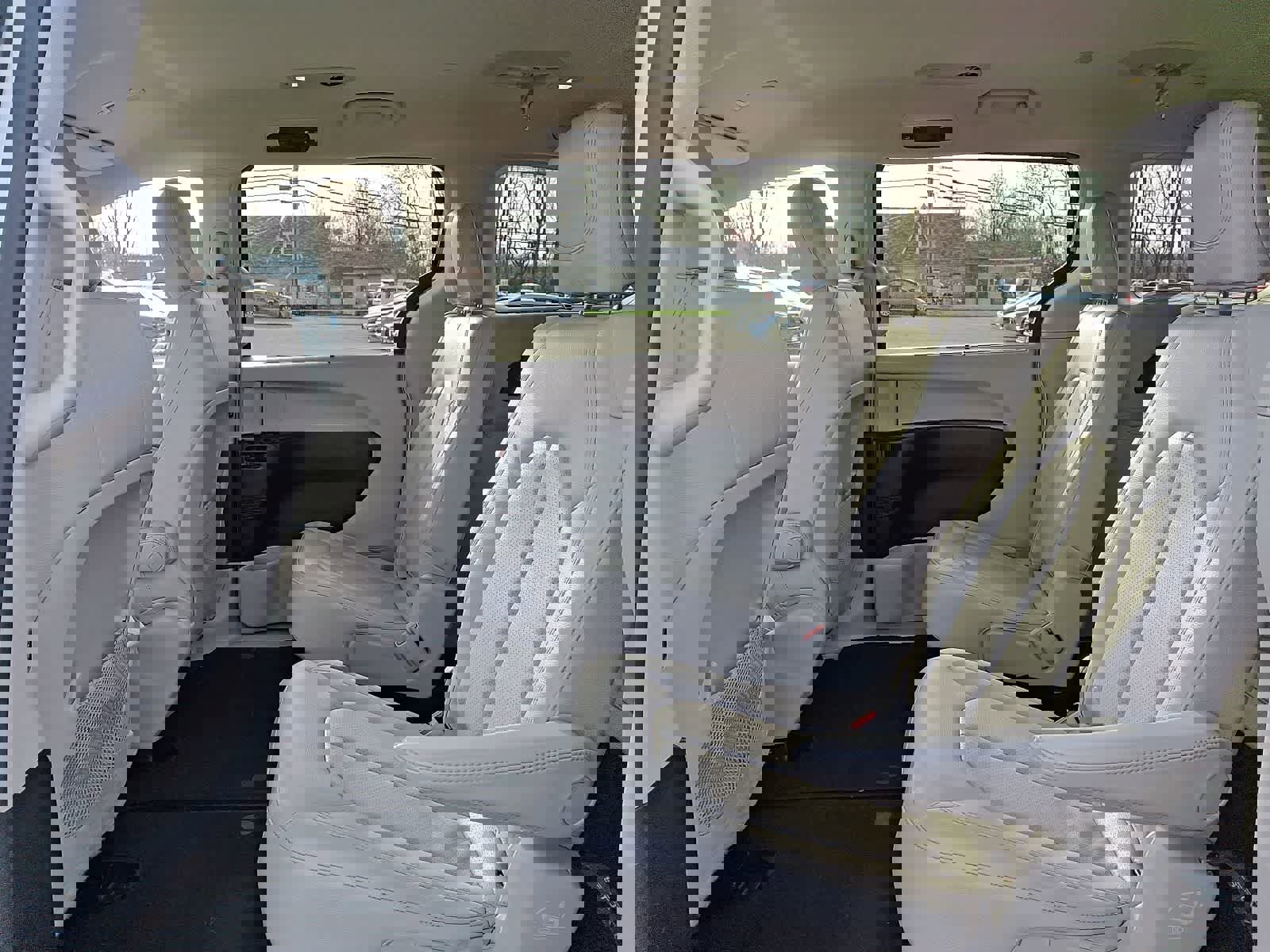 Used 2019 Chrysler Pacifica Touring-L image 11