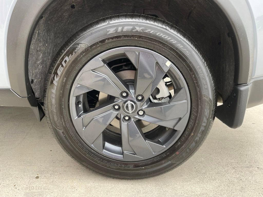 Certified 2026 Nissan Rogue SV FWD image 17