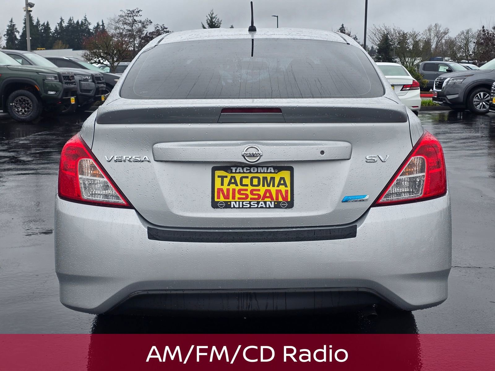 Used 2015 Nissan Versa SV image 4