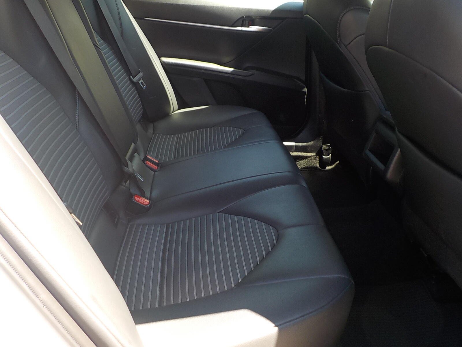 Used 2023 Toyota Camry SE FWD image 13