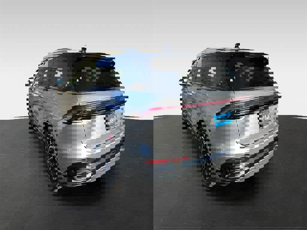 Used 2024 Lincoln Nautilus Reserve image 4