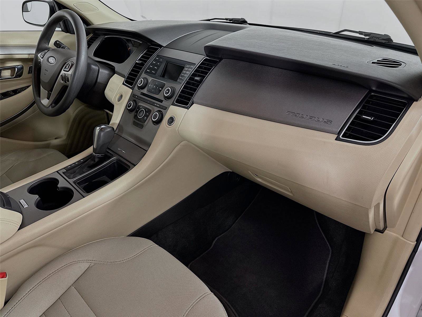 Used 2018 Ford Taurus SE FWD image 27