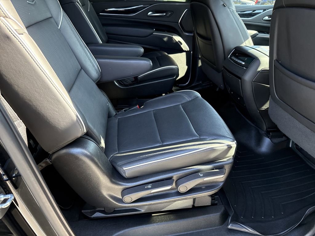 Used 2022 Cadillac Escalade ESV Sport w/ Touring Package image 15