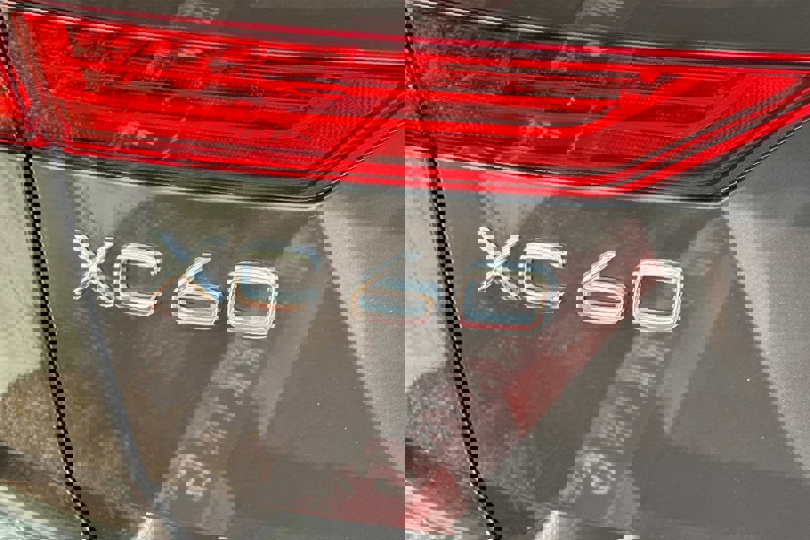 Certified 2024 Volvo XC60 B5 Ultimate w/ Protection Package Premier image 13