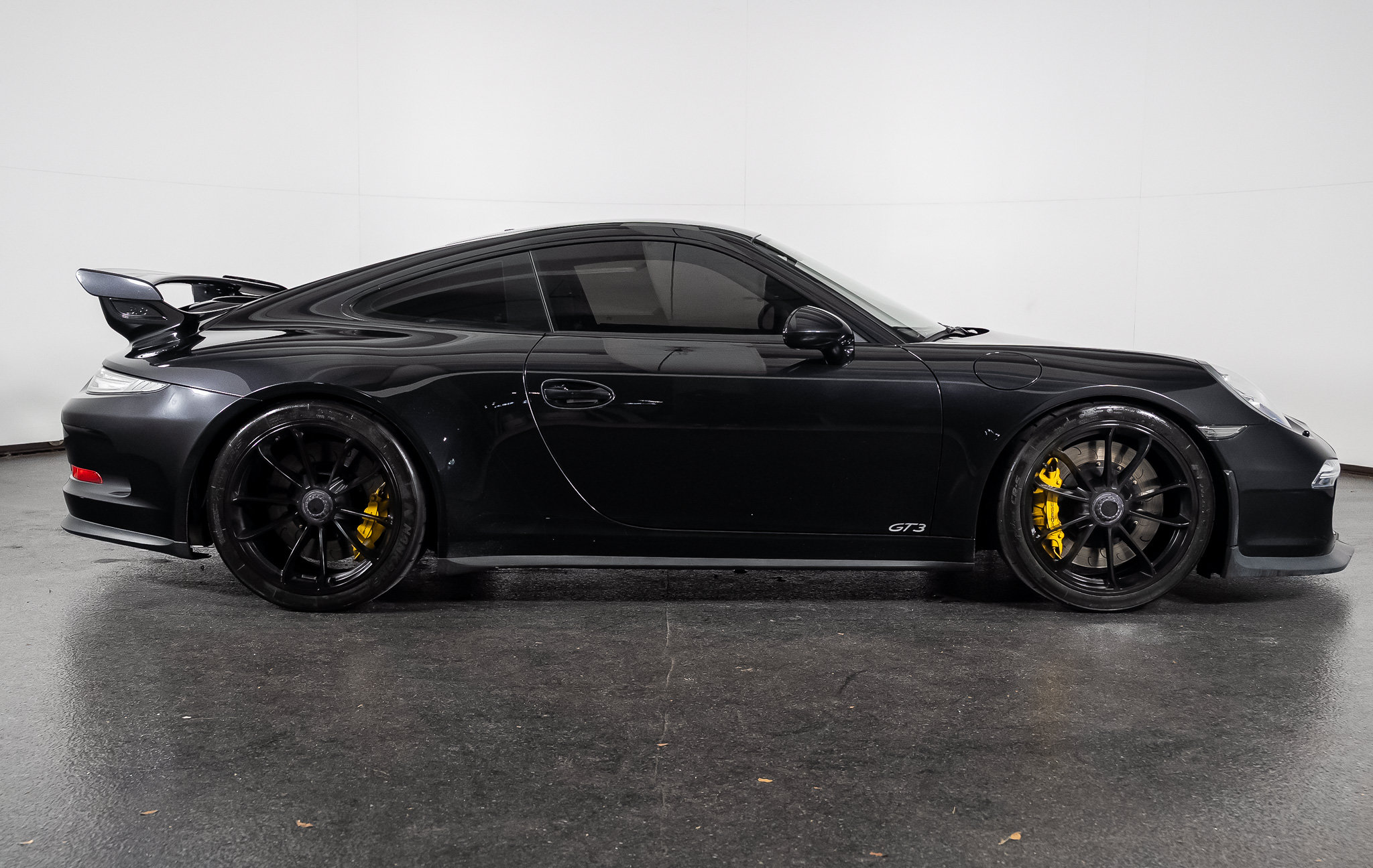 Used 2014 Porsche 911 GT3 w/ Sound Package Plus RWD image 29