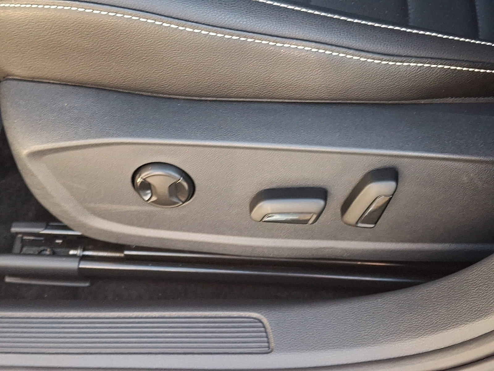 Used 2023 Volkswagen Jetta SE FWD image 16