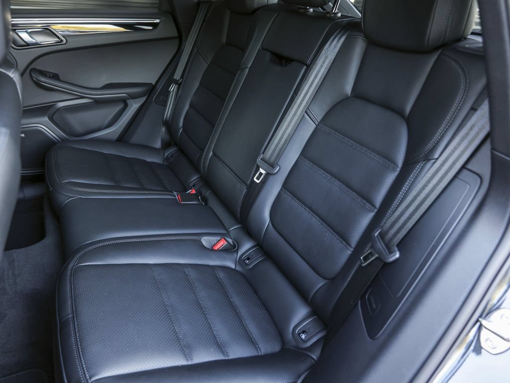 Certified 2026 Porsche Macan AWD/4WD image 32