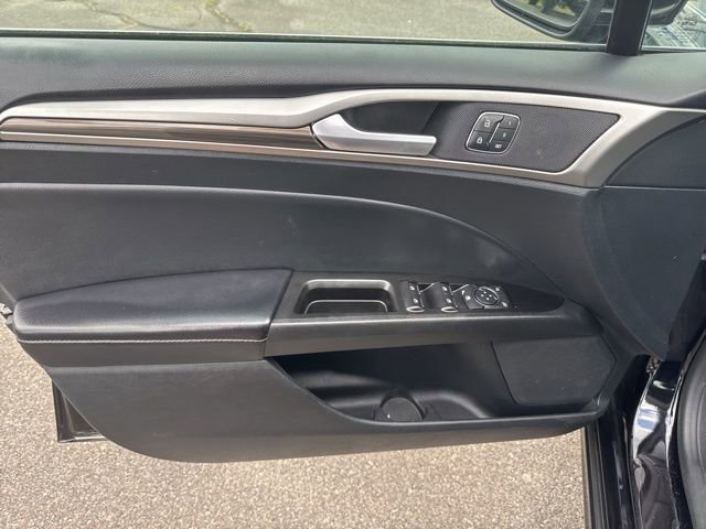 Used 2019 Ford Fusion SEL image 14