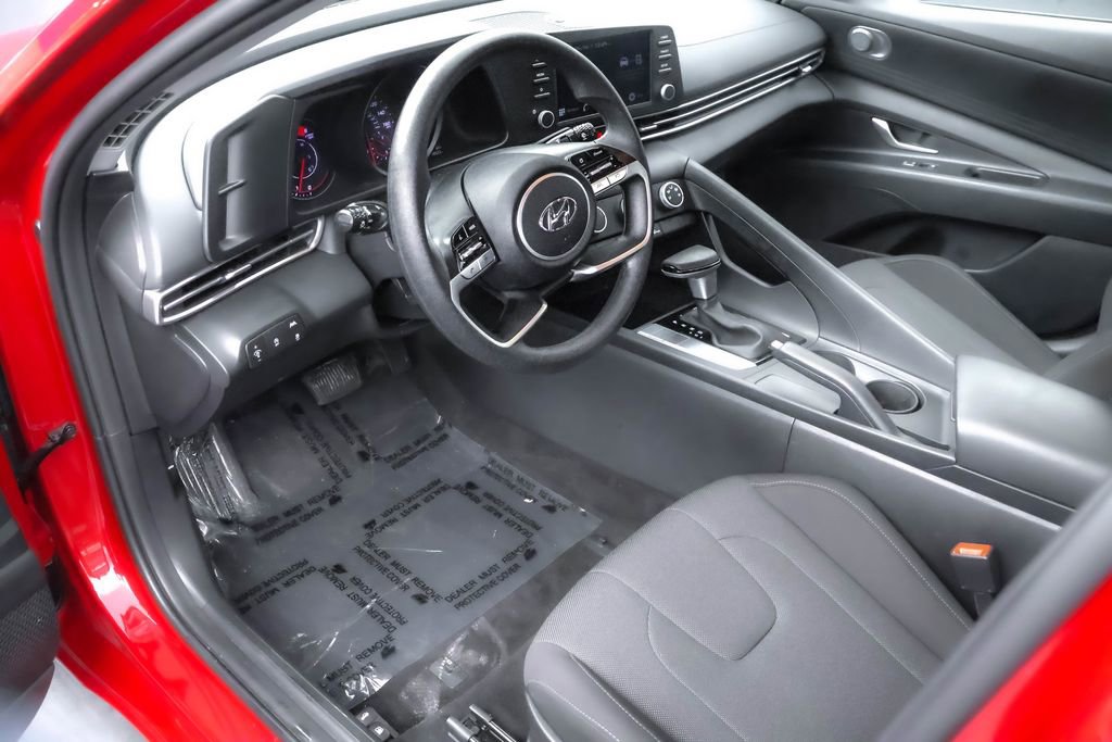 Certified 2023 Hyundai Elantra SE w/ Cargo Package image 5