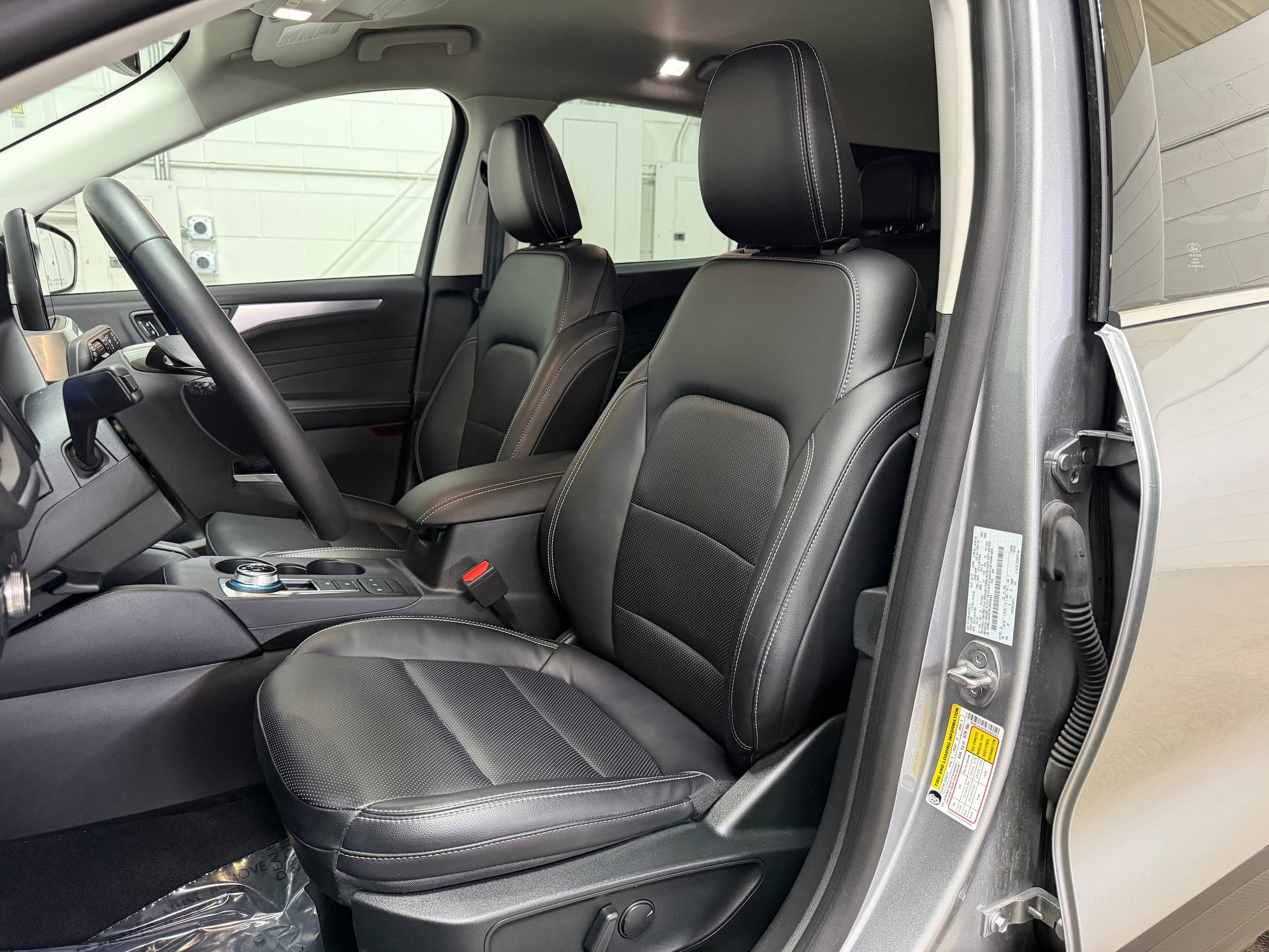 Certified 2022 Ford Escape Titanium AWD/4WD image 10