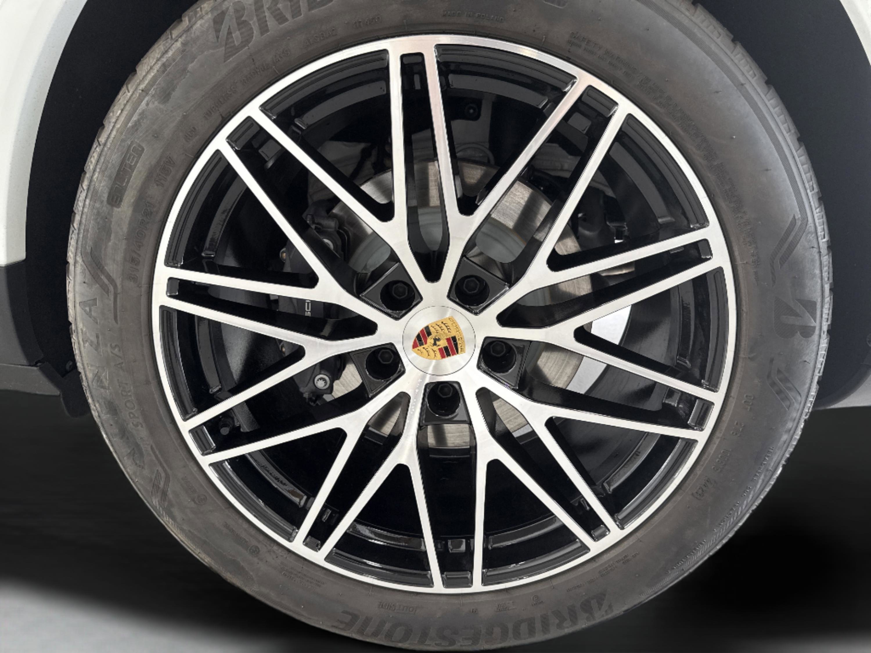 Used 2024 Porsche Cayenne image 13