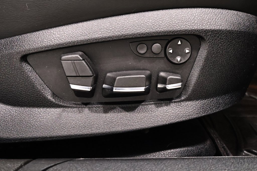 Used 2011 BMW 750Li xDrive image 23