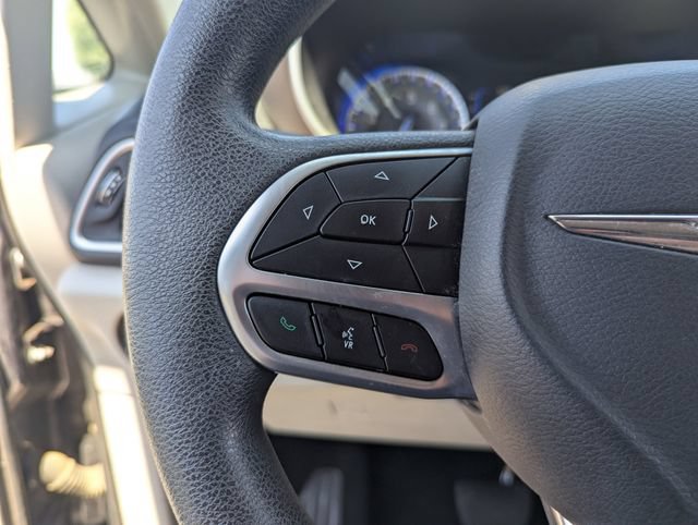 Used 2018 Chrysler Pacifica Touring Plus w/ Tire & Wheel Group FWD image 28