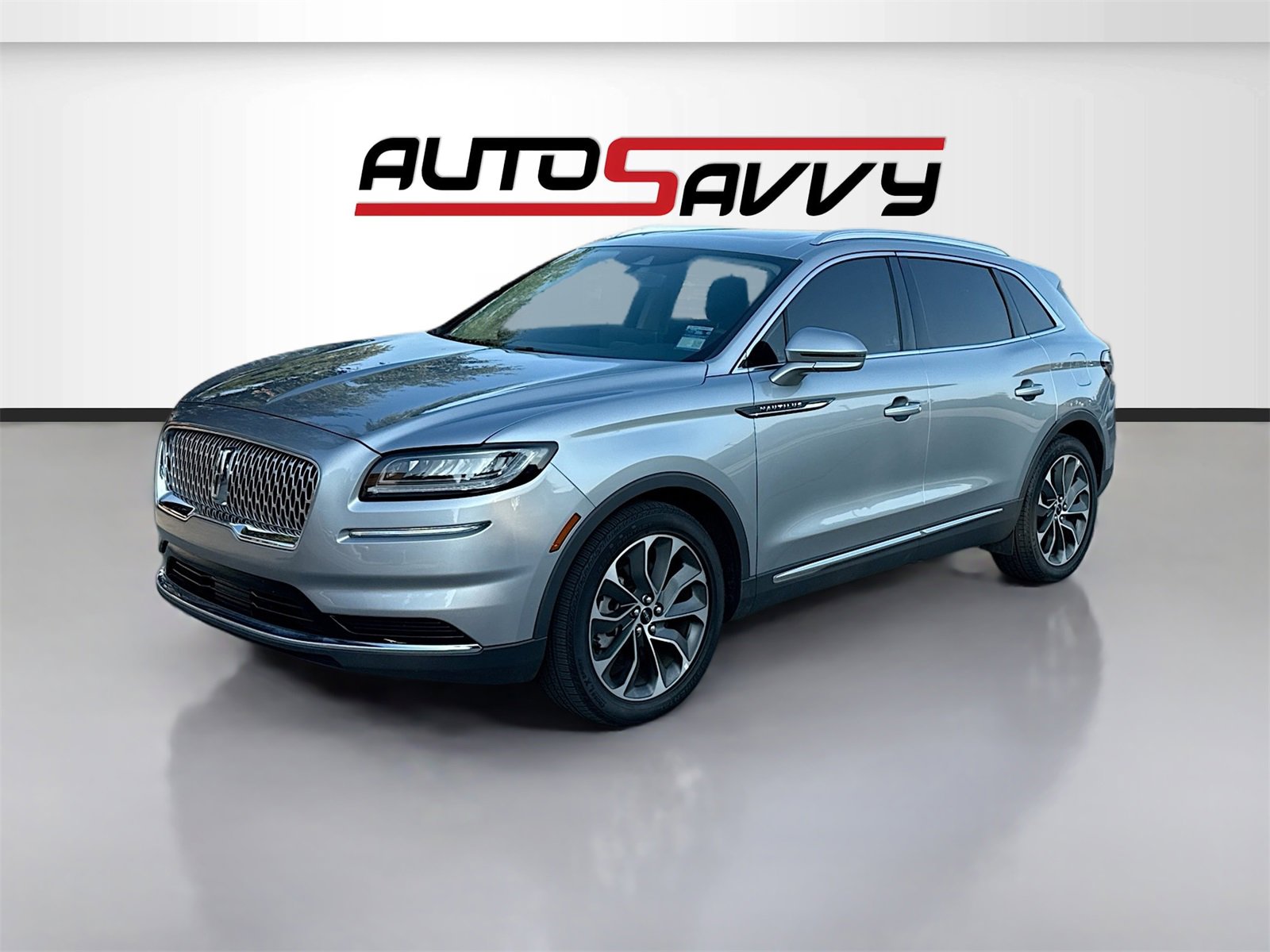 Used 2023 Lincoln Nautilus Reserve image 3