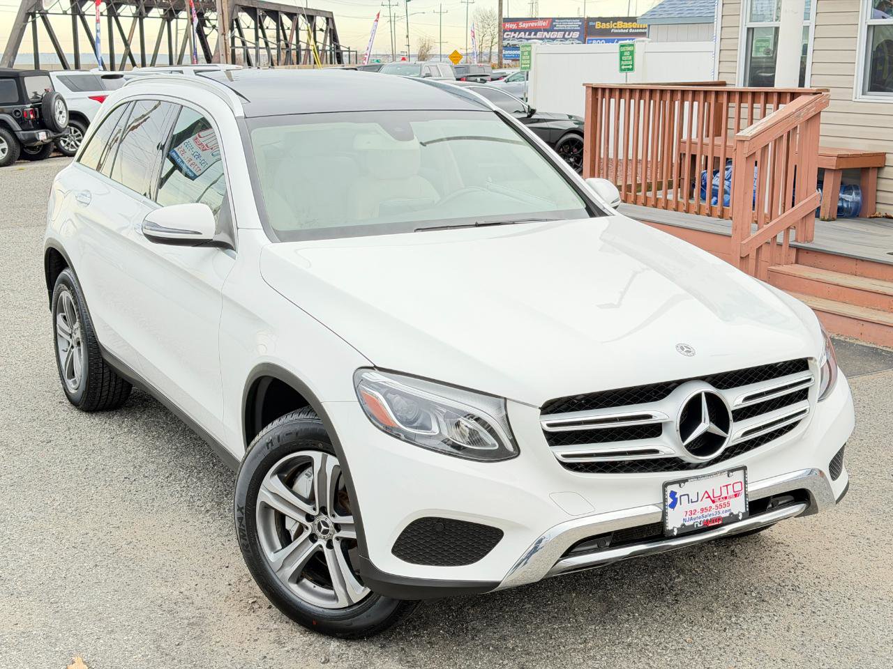 Used 2019 Mercedes-Benz GLC 300 4MATIC image 2
