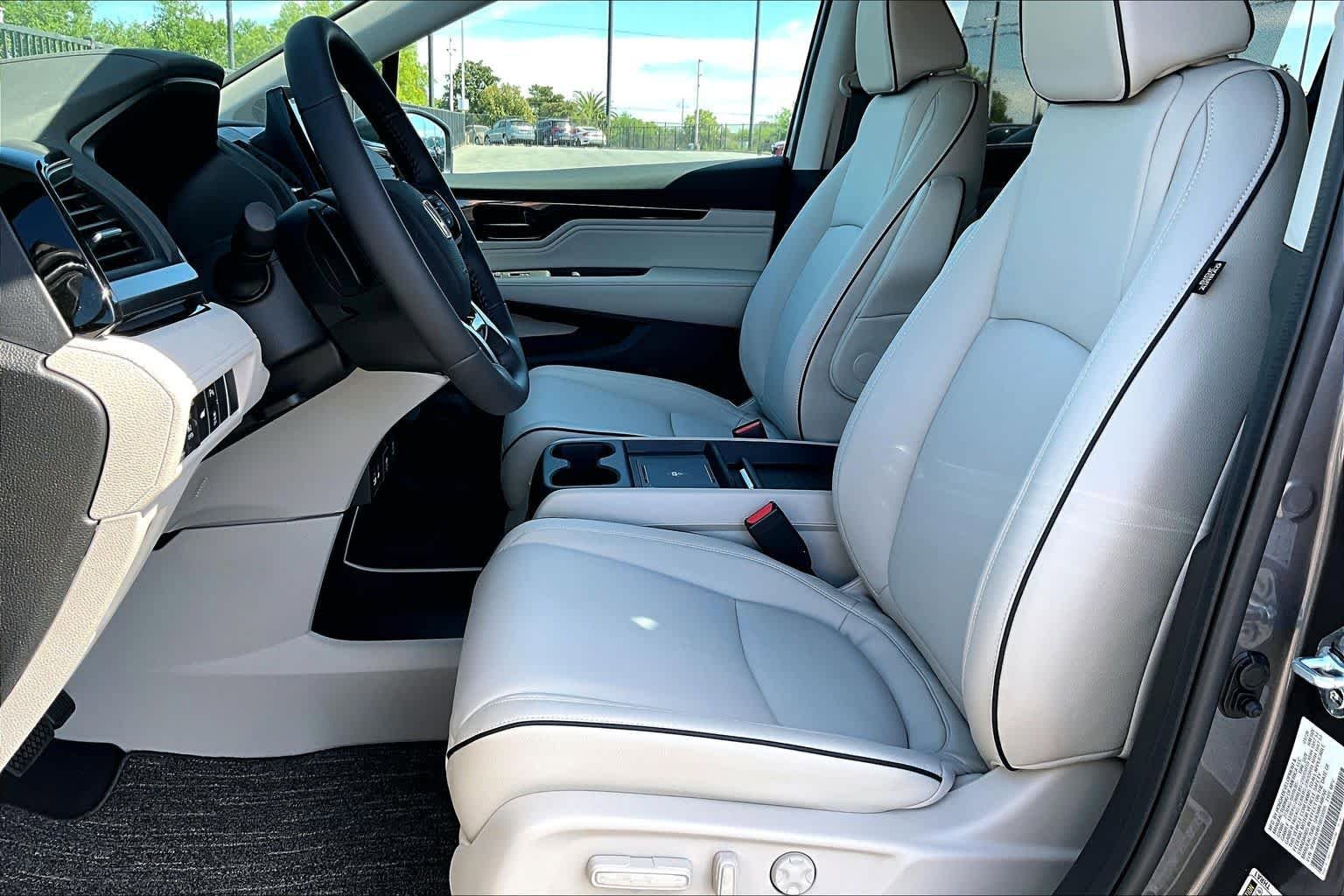 New 2026 Honda Odyssey Touring image 9