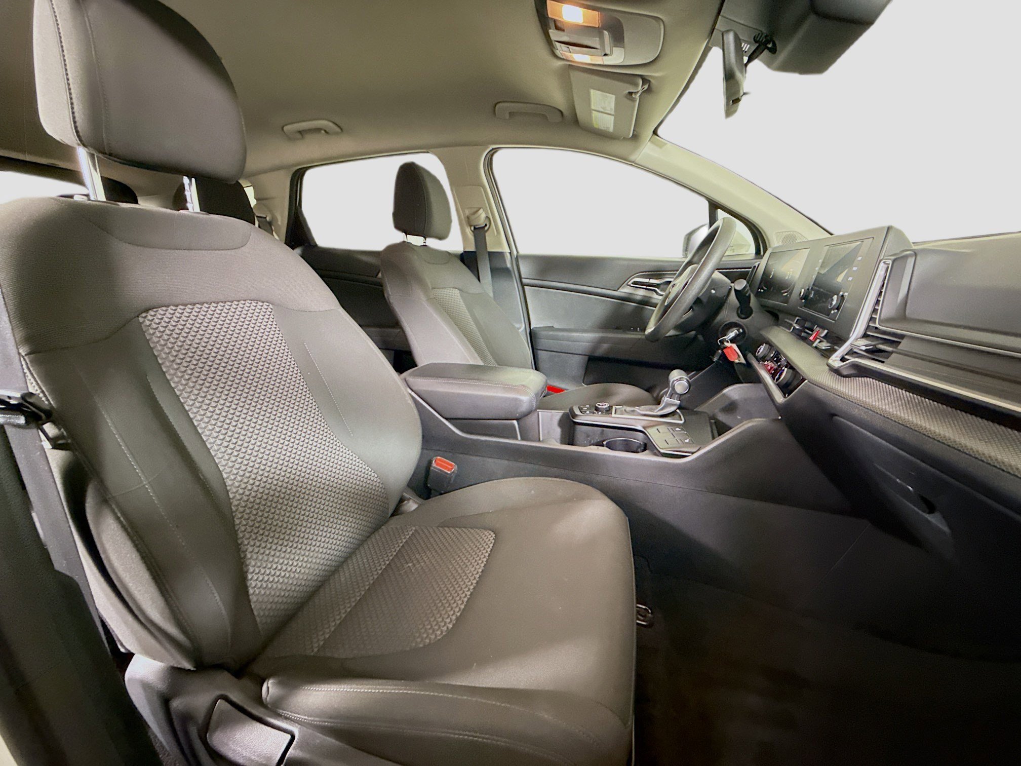 Used 2023 Kia Sportage LX image 28