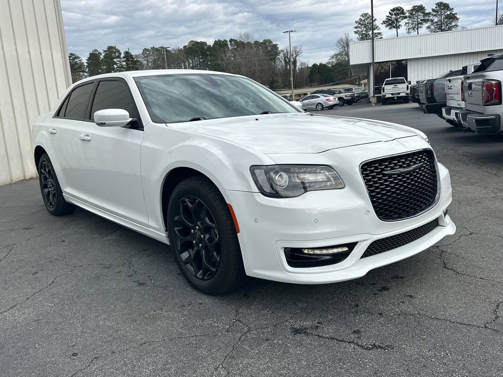 Used 2023 Chrysler 300 Touring L w/ Popular Equipment Group image 4