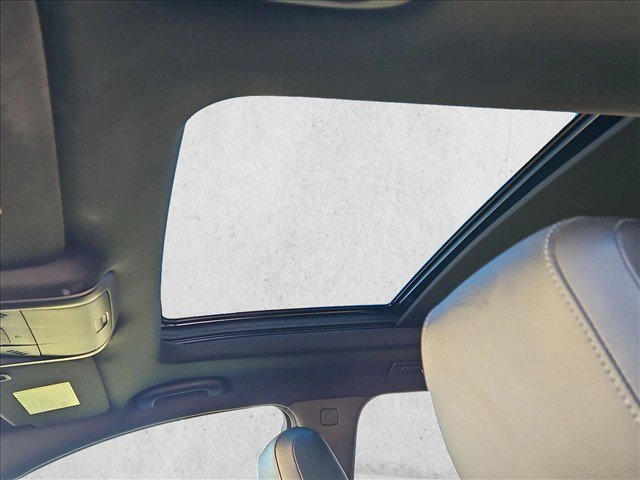 Used 2024 Cadillac XT6 Luxury w/ LPO, Floor Liner Package FWD image 15