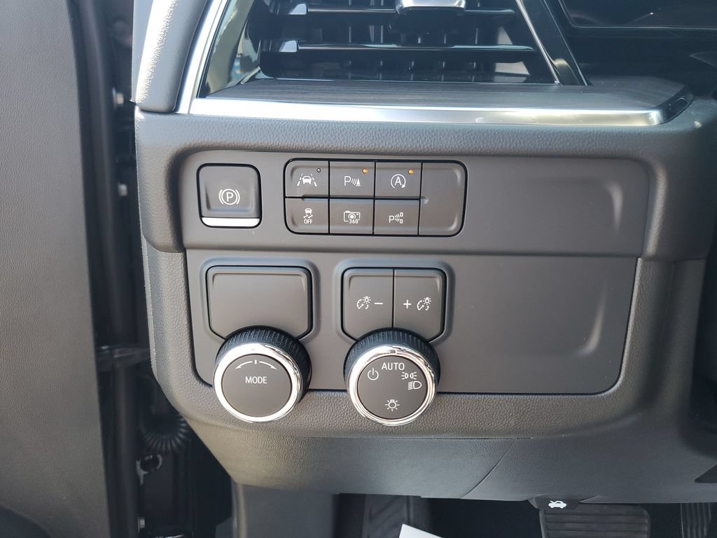 Used 2026 Chevrolet Tahoe LS RWD image 18